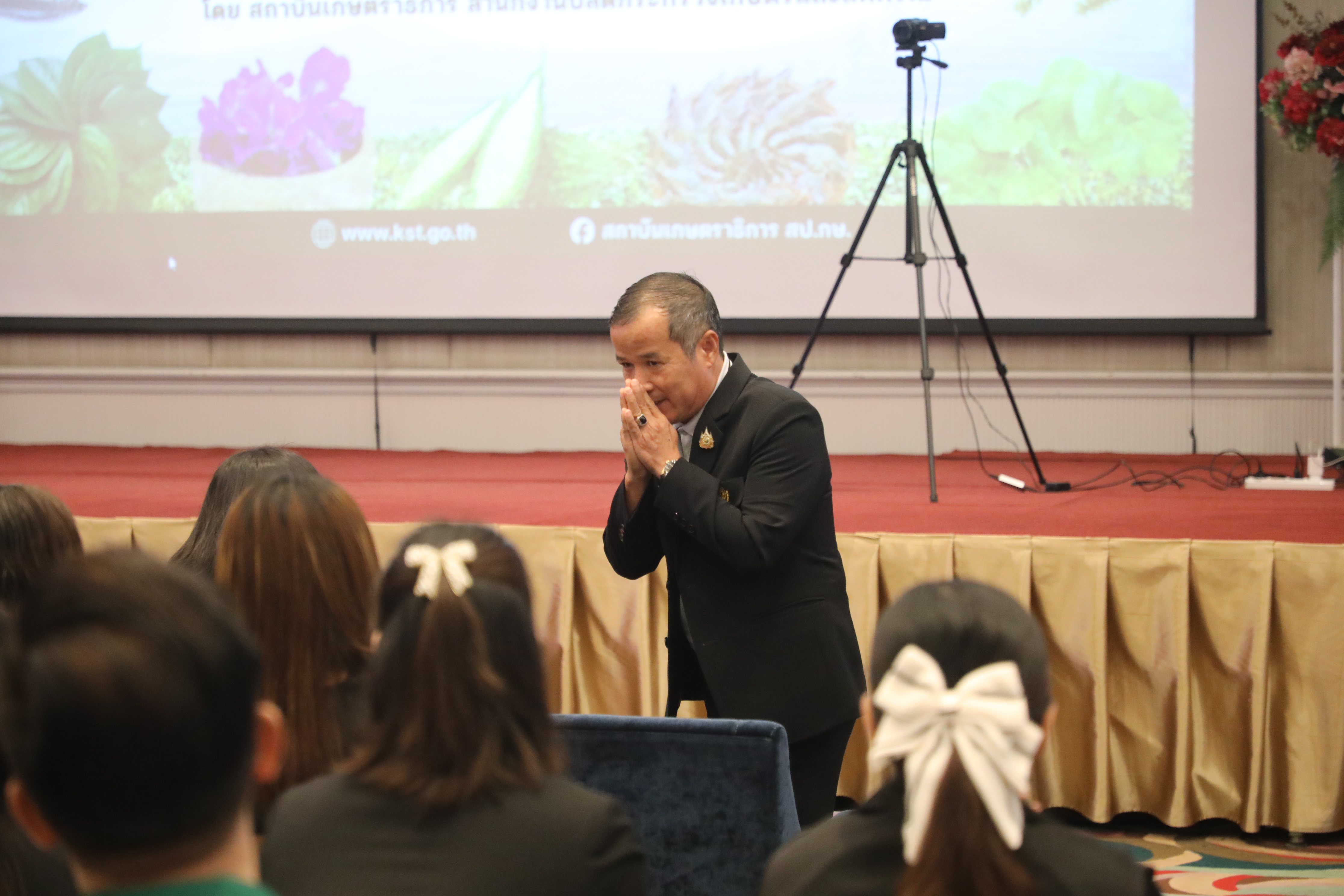 title - เข้าร่วมชมการจัดนิทรรศการ และนำเสนอผลงานกลุ่ม สินค้าเกษตรมูลค่าสูงและแผนผลักดันสินค้าเกษตรมูลค่าสูง เพื่อการส่งออกไปยังต่างประเทศ หลักสูตร นักบริหารการพัฒนาการเกษตรและสหกรณ์ ระดับสูง (นบส.) รุ่นที่ 94